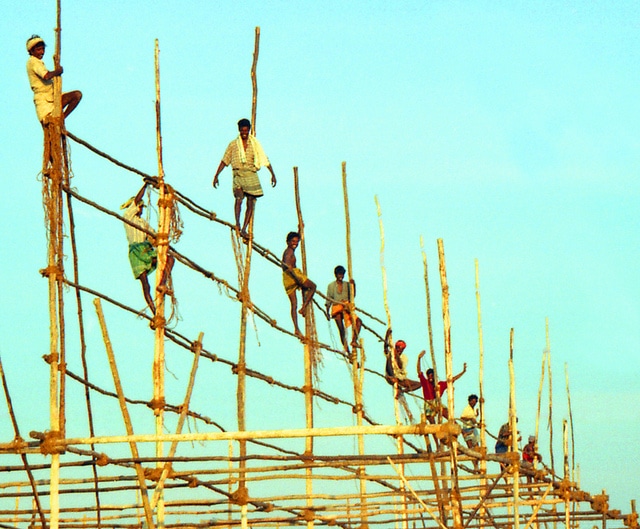 Ivan Cotado Diseño de Interiores. Construcción y reformas mediante subcontratación. Obreros de la construcción en India.