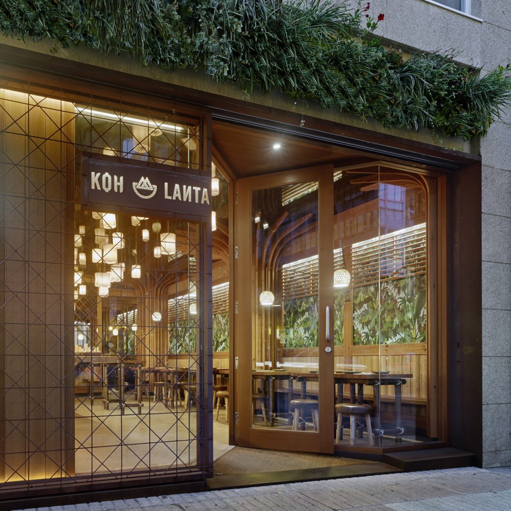 Entrada en diseño de restaurante Koh Lanta en A Coruña (Galicia)