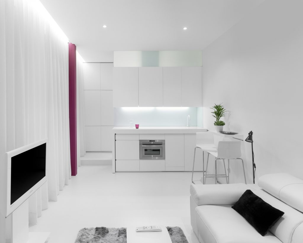 Encimera cocina recogida. Diseño interior de mini-apartamento en Madrid
