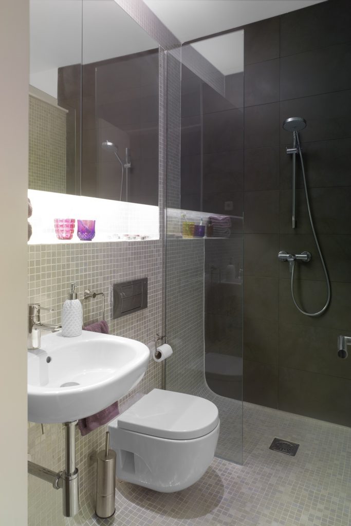 Cuarto de baño. Diseño interior de mini-apartamento en Madrid