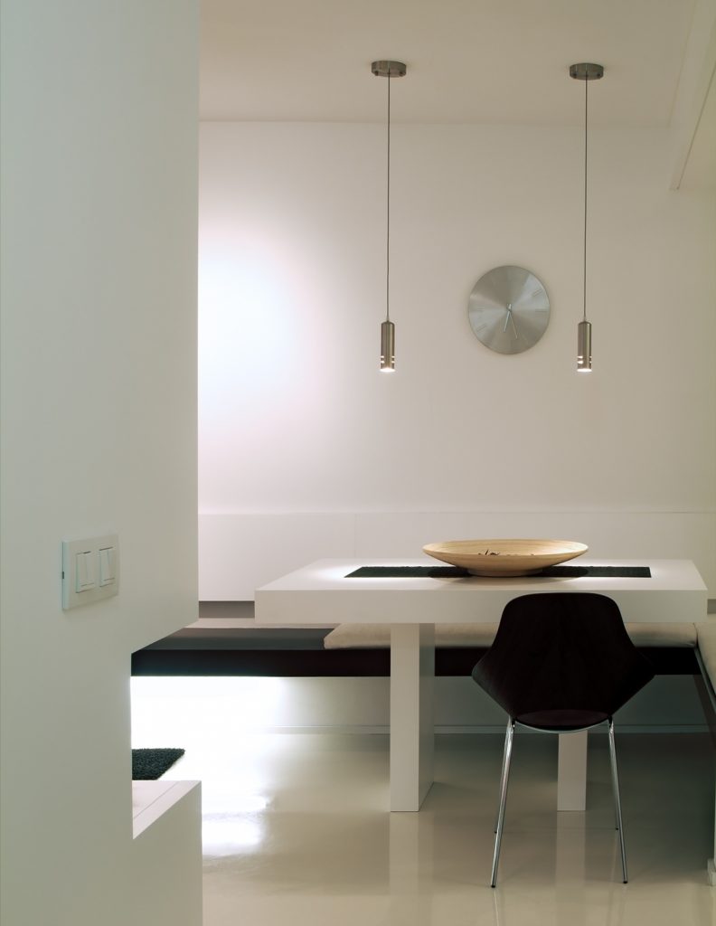 Diseño interior de piso en Galicia. Mesa de comedor diseñada y fabricada para la ocasión