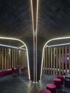 Árbol Cupa en pizarra y madera en Showroom experiencial de Cupa Pizarras en Galicia
