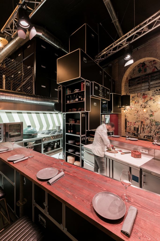 Vista barra en «U» Diseño de Restaurante Pracer en A Coruña