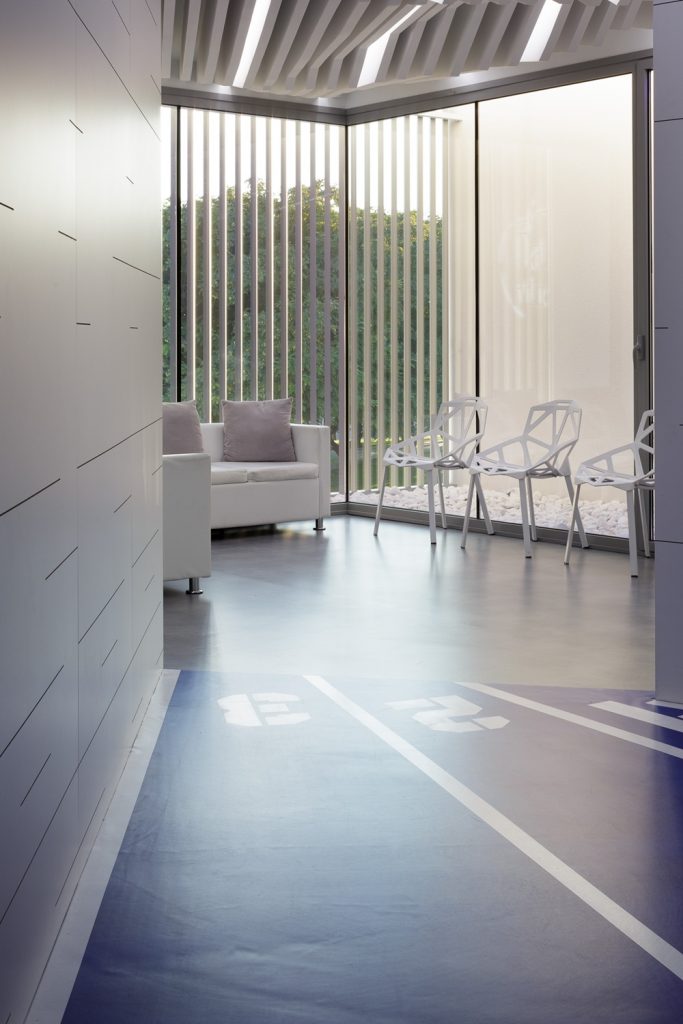 Sala de espera - Interiorismo estratégico clínica Naturvitia (Elche)