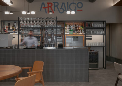 Interiorismo restaurante Arraigo Plaza de Vigo