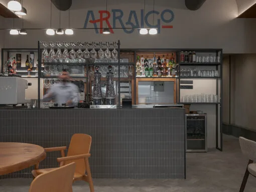 Interiorismo restaurante Arraigo Plaza de Vigo